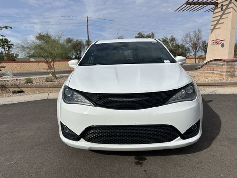 Used 2018 Chrysler Pacifica Touring Plus w/ S Appearance Package image 8