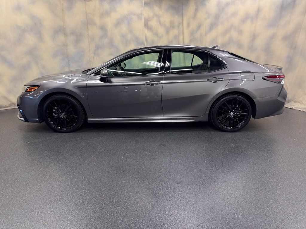 Used 2024 Toyota Camry XSE FWD image 3