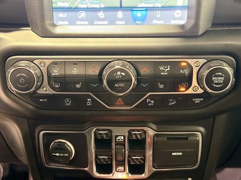 Used 2021 Jeep Wrangler Unlimited Sahara AWD/4WD image 15
