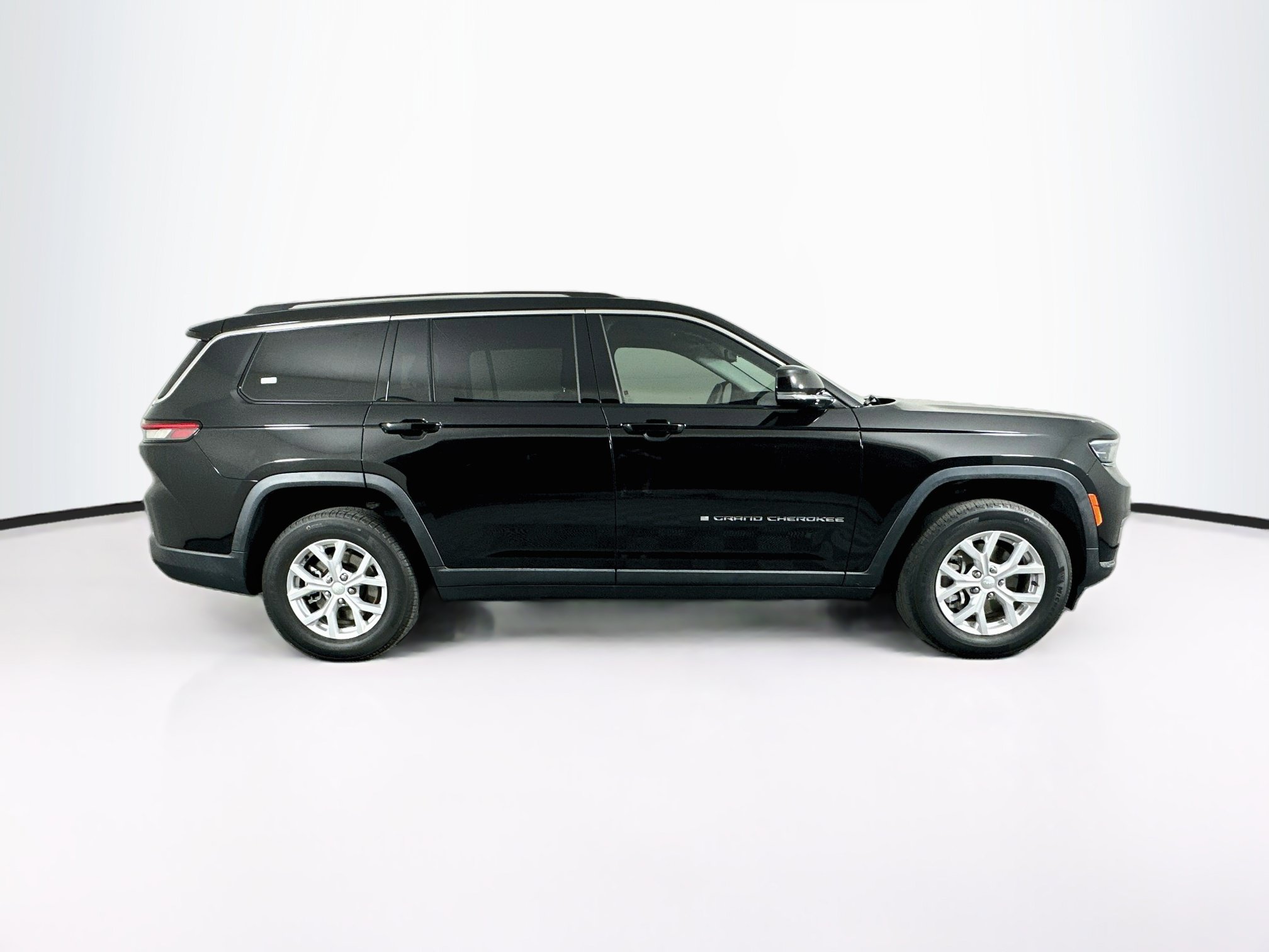 Used 2023 Jeep Grand Cherokee L Limited w/ Trailer Tow Group (B) AWD/4WD image 10