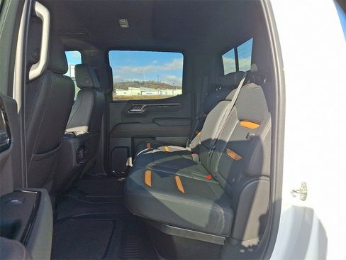 Used 2023 GMC Sierra 1500 AT4 w/ AT4 Premium Package image 10
