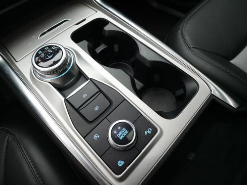 Used 2024 Ford Explorer XLT w/ Equipment Group 202A image 18