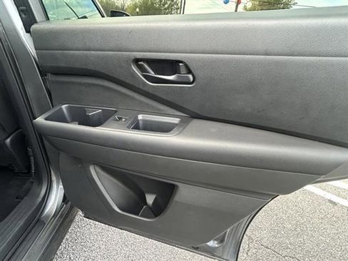 Used 2025 Nissan Pathfinder SV image 21