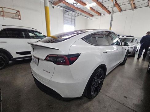 Used 2023 Tesla Model Y Performance image 3