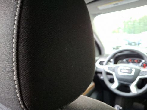 Certified 2023 GMC Acadia SLE w/ Driver Convenience Package image 13