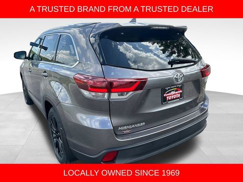 Used 2019 Toyota Highlander SE AWD/4WD image 3