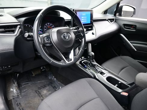 Used 2024 Toyota Corolla Cross LE image 12