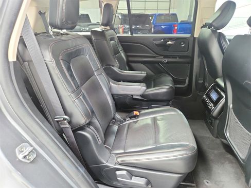 Used 2023 Lincoln Aviator Reserve image 32