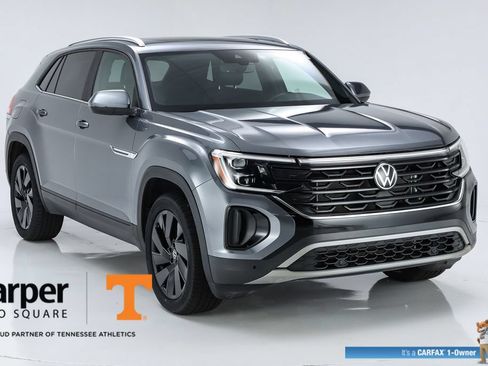 Used 2024 Volkswagen Atlas Cross Sport SE w/ Panoramic Sunroof Package FWD image 15