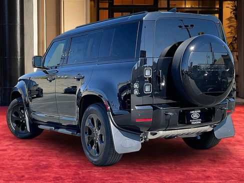 New 2026 Land Rover Defender 110 X-Dynamic SE image 3