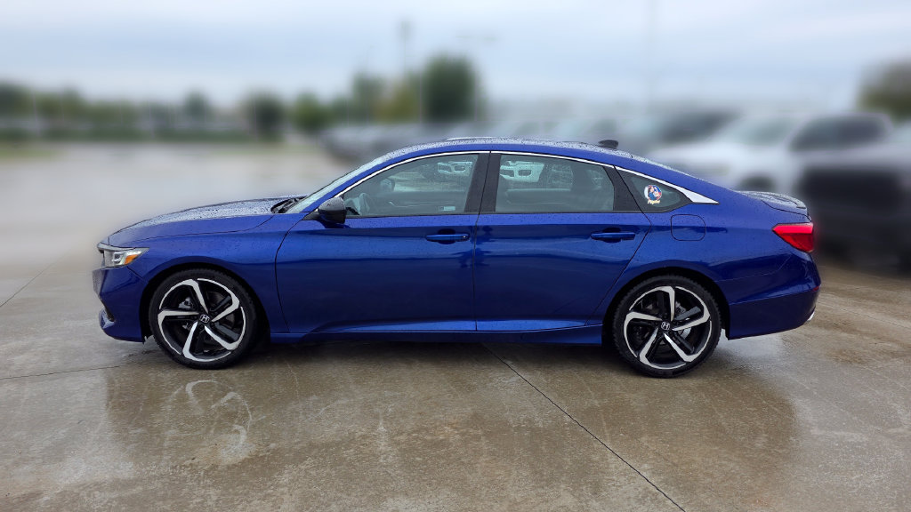 Used 2022 Honda Accord Sport image 2