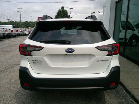 Used 2024 Subaru Outback Premium AWD/4WD image 6