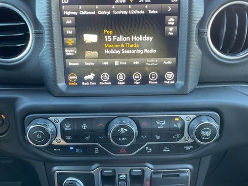 Used 2021 Jeep Wrangler Unlimited Sahara w/ Cold Weather Group image 16