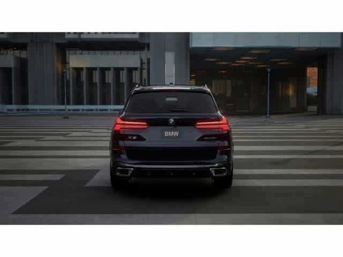 Used 2026 BMW X5 sDrive40i w/ M Sport Package RWD image 5