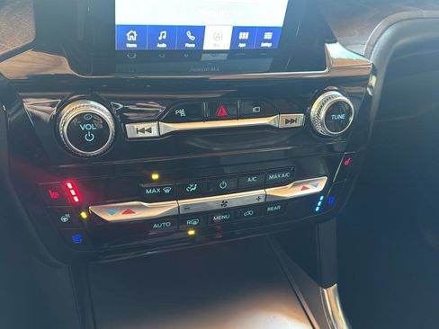 Used 2022 Ford Explorer Platinum w/ Technology Package image 15