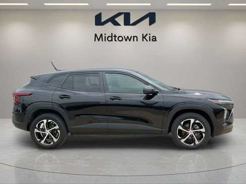 Used 2024 Chevrolet Trax RS w/ Driver Confidence Package FWD image 2