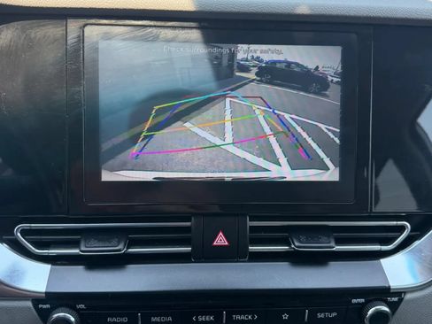 Used 2020 Kia Niro LXS FWD image 24