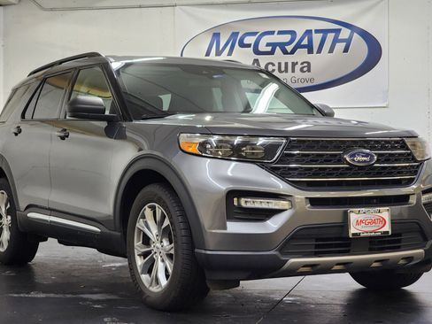 Used 2022 Ford Explorer XLT w/ Equipment Group 202A image 2