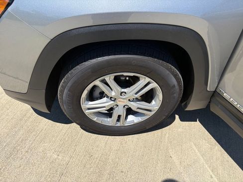Used 2023 GMC Terrain SLE w/ Driver Convenience Package FWD image 29