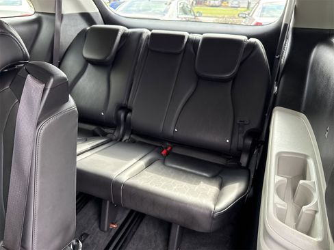 Used 2024 Kia Carnival LX image 12