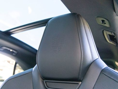 Certified 2025 Porsche Macan Electric RWD image 31