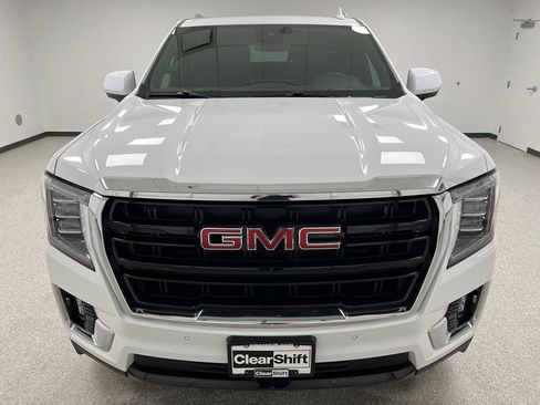 Used 2024 GMC Yukon SLE AWD/4WD image 3