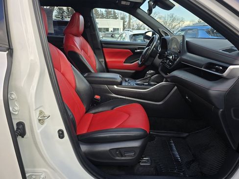 Certified 2023 Toyota Highlander XSE image 11