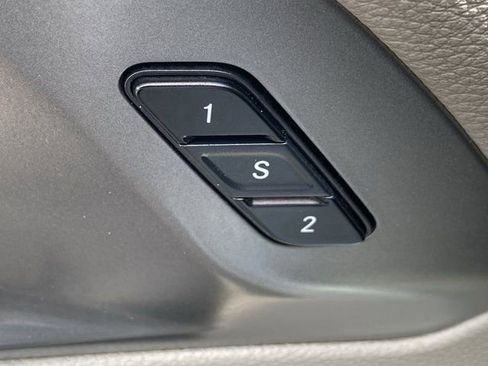 Used 2023 Chrysler Pacifica Touring-L FWD image 19