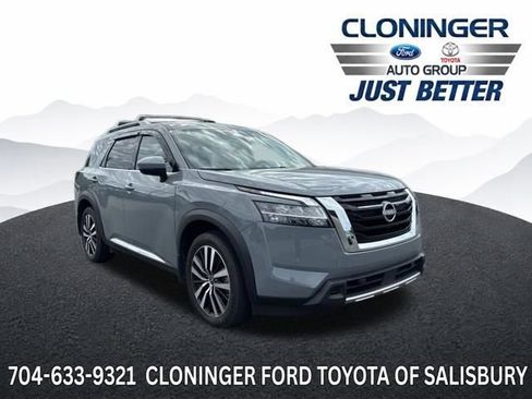 Used 2024 Nissan Pathfinder Platinum FWD image 1