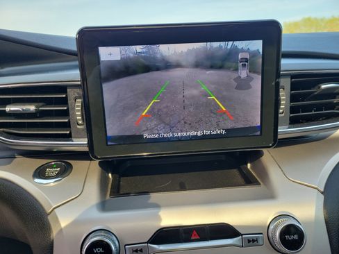 Used 2021 Ford Explorer XLT w/ Equipment Group 202A AWD/4WD image 27