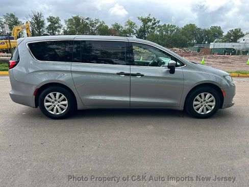 Used 2020 Chrysler Voyager L FWD image 8