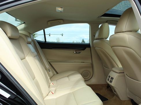 Used 2013 Lexus ES 350 w/ Luxury Pkg image 22