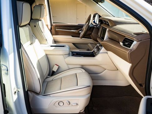 Used 2021 GMC Yukon XL Denali image 23