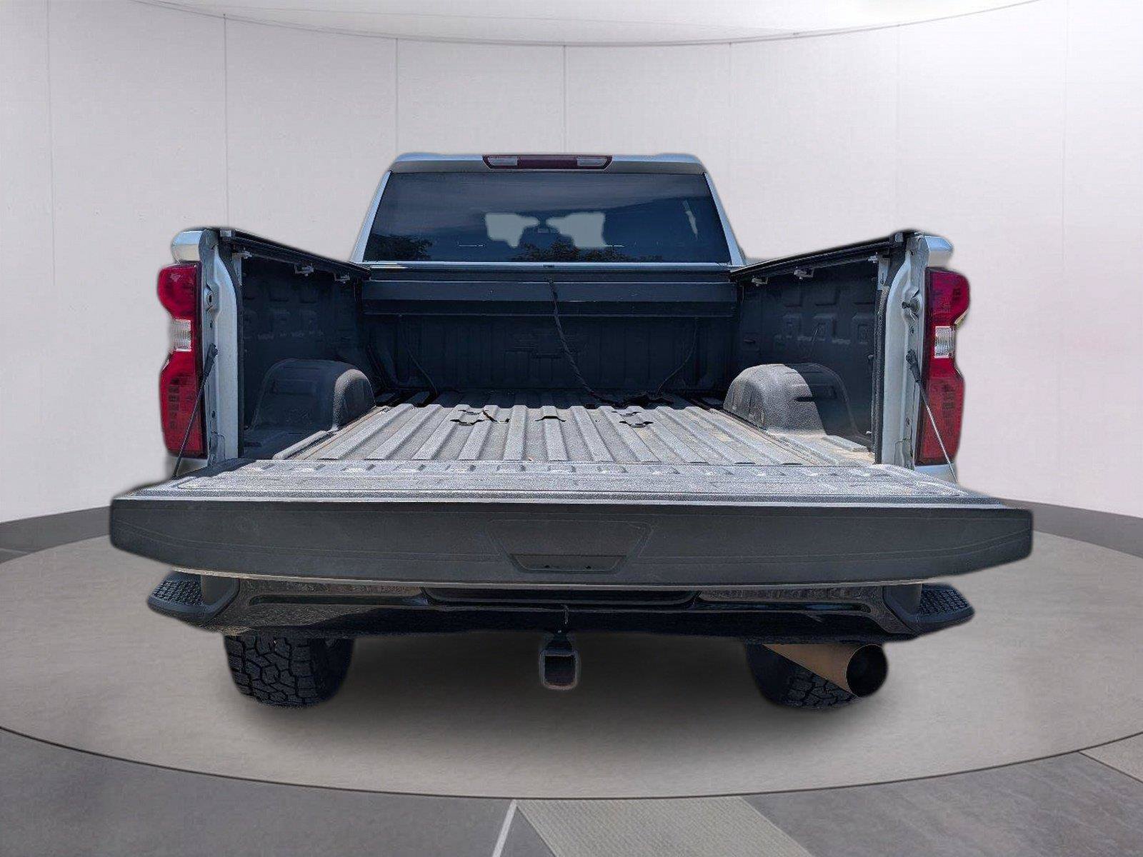 Used 2022 Chevrolet Silverado 2500 Custom w/ Custom Value Package AWD/4WD image 5