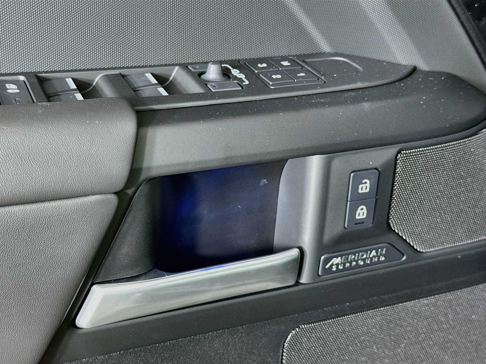 New 2026 Land Rover Defender 110 X-Dynamic SE AWD/4WD image 19