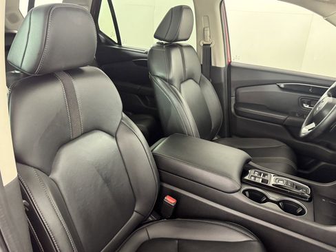 Used 2023 Honda Pilot Touring image 9