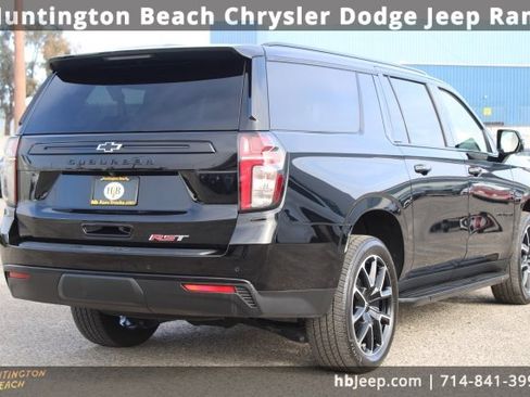 Used 2024 Chevrolet Suburban RST w/ Luxury Package image 5