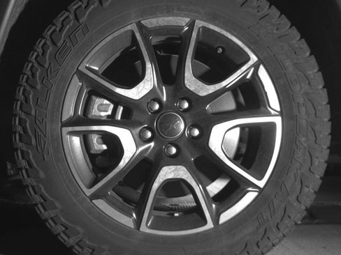 Used 2025 Jeep Compass Trailhawk AWD/4WD image 12