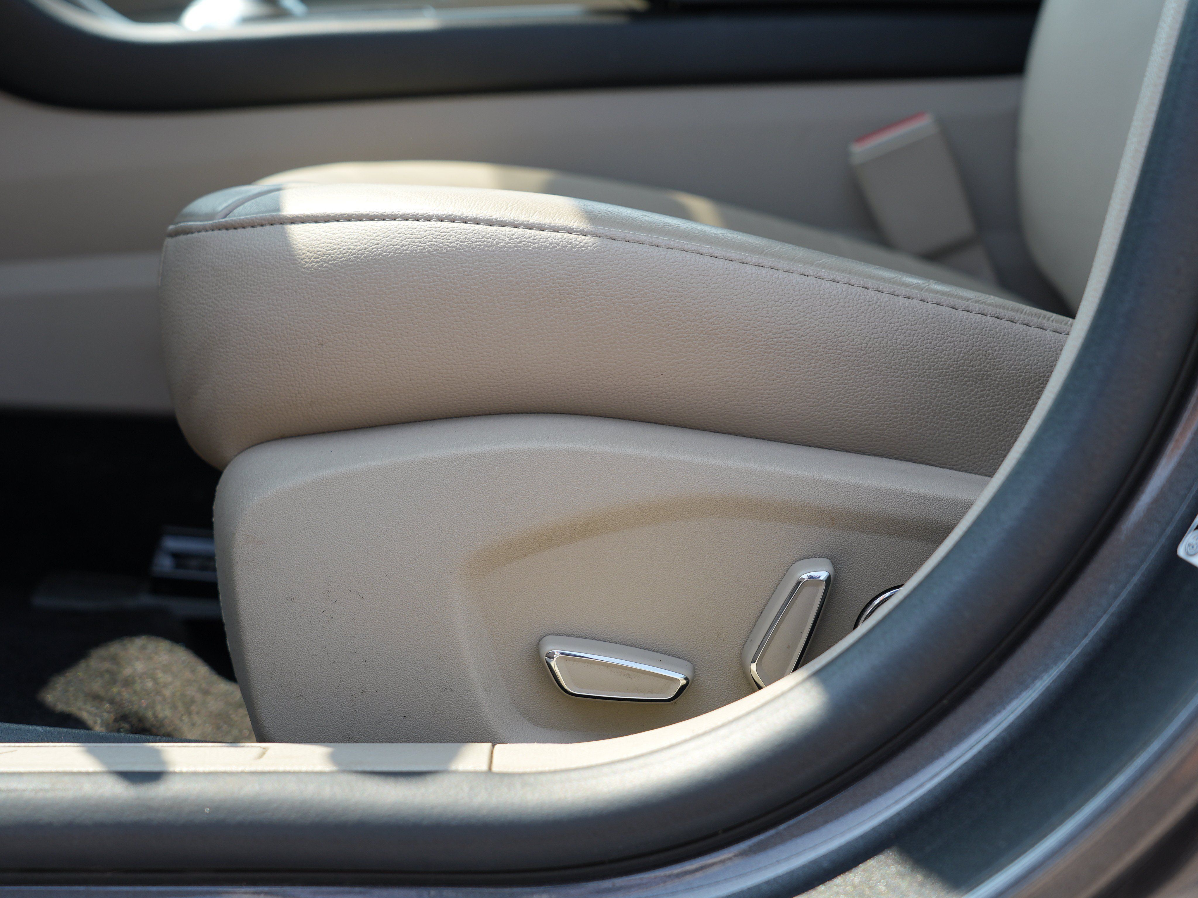 Used 2018 Ford Fusion SE w/ Fusion SE Technology Package FWD image 17