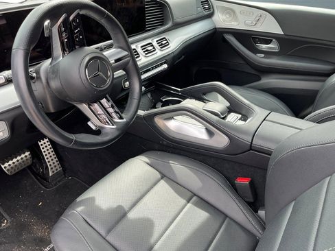 Used 2025 Mercedes-Benz GLS 450 4MATIC image 3