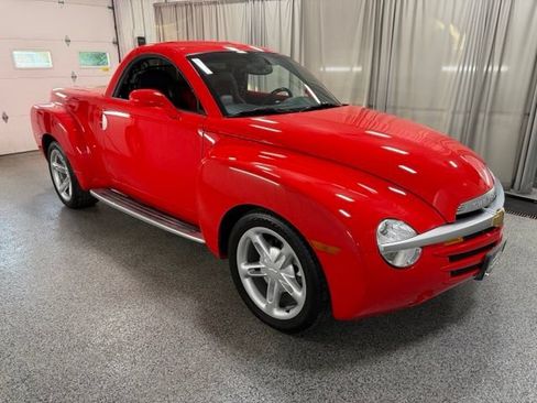 Used 2004 Chevrolet SSR w/ Preferred Equipment Group RWD image 8