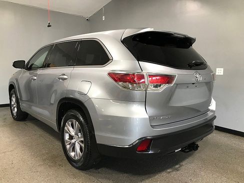 Used 2015 Toyota Highlander Plus AWD/4WD image 5