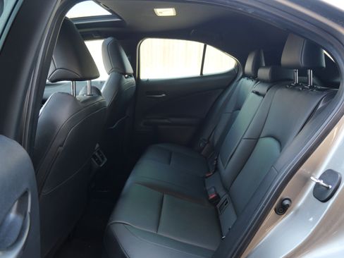 Used 2021 Lexus UX 200 w/ Accessory Package (Z2) image 10