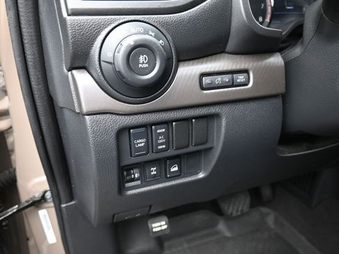 Used 2023 Nissan Titan PRO-4X w/ Pro-4x Convenience Package image 13