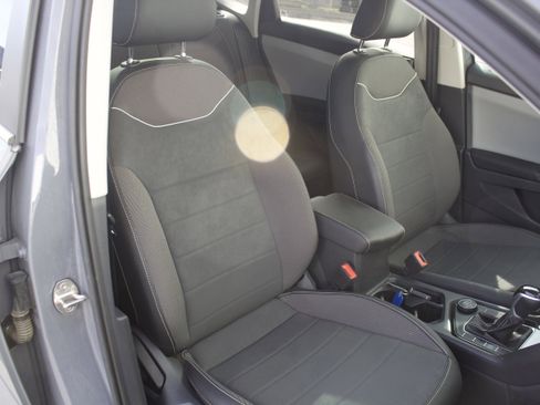 Used 2023 Volkswagen Taos SE w/ Panoramic Sunroof Package image 37