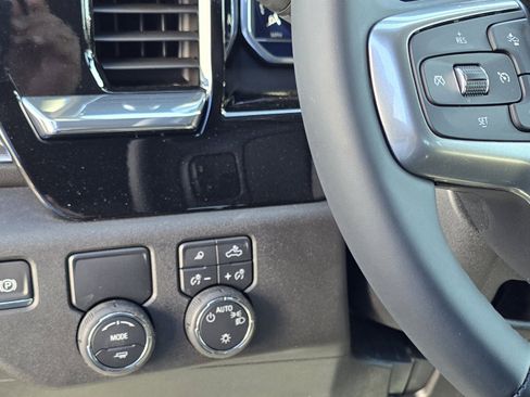 Used 2025 Chevrolet Silverado 1500 LT w/ Safety Package RWD image 43