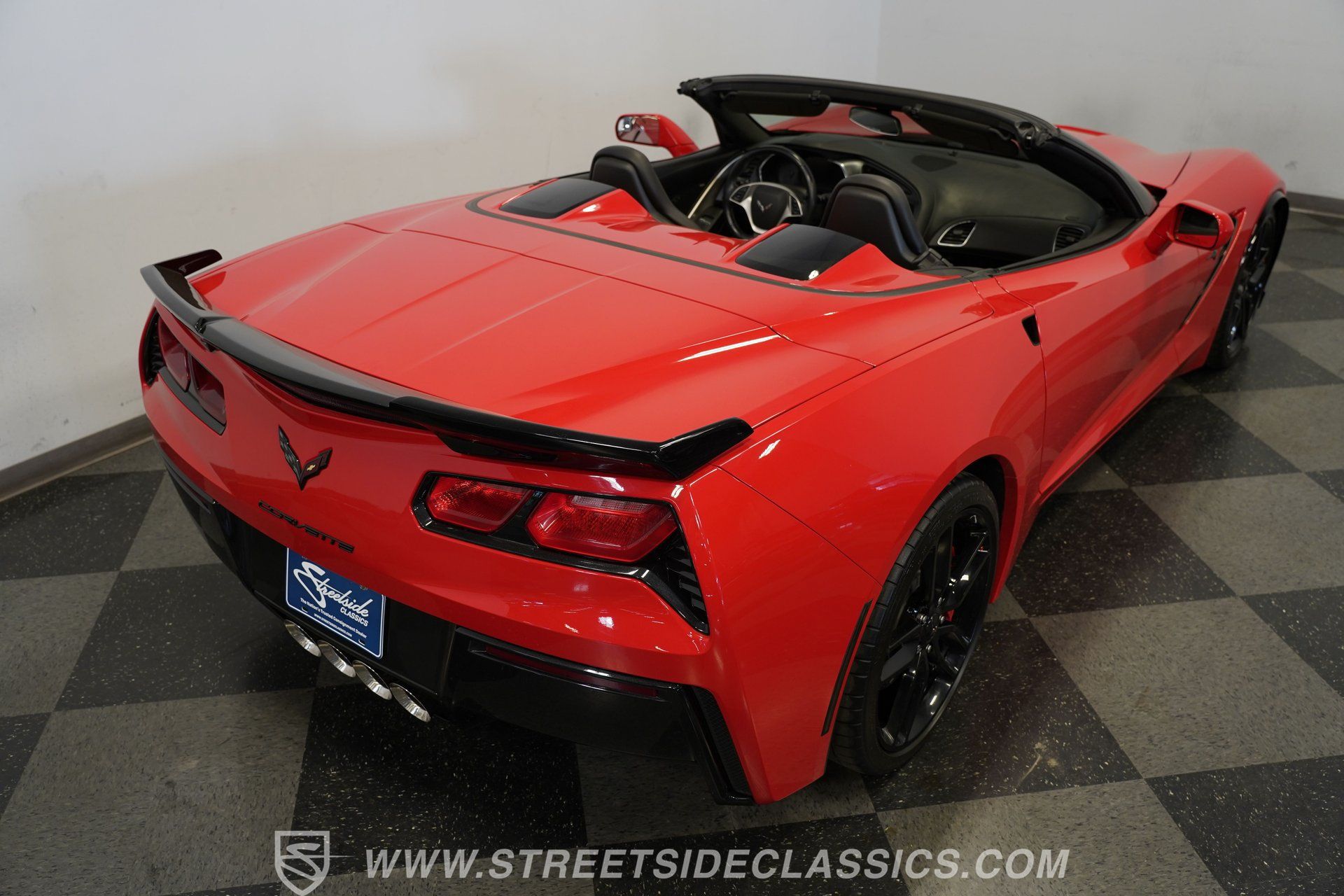Used 2019 Chevrolet Corvette Stingray Convertible w/ Carbon Flash Badge Package RWD image 34