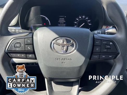 Used 2024 Toyota Sienna LE image 18