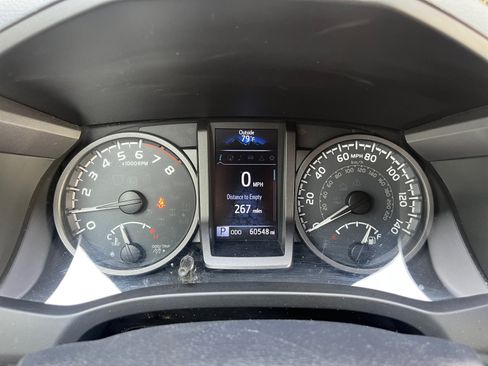 Used 2019 Toyota Tacoma TRD Off-Road w/ Technology Package AWD/4WD image 13