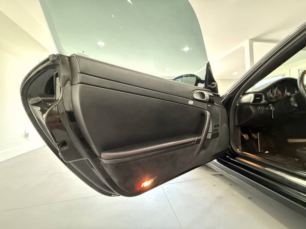 Used 2007 Porsche 911 Turbo AWD/4WD image 14